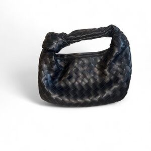 Knotted faux leather shoulder bag in black